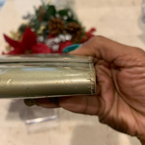 Authentic Louis Vuitton Vernis Sarah International Wallet - Picture 9 of 14